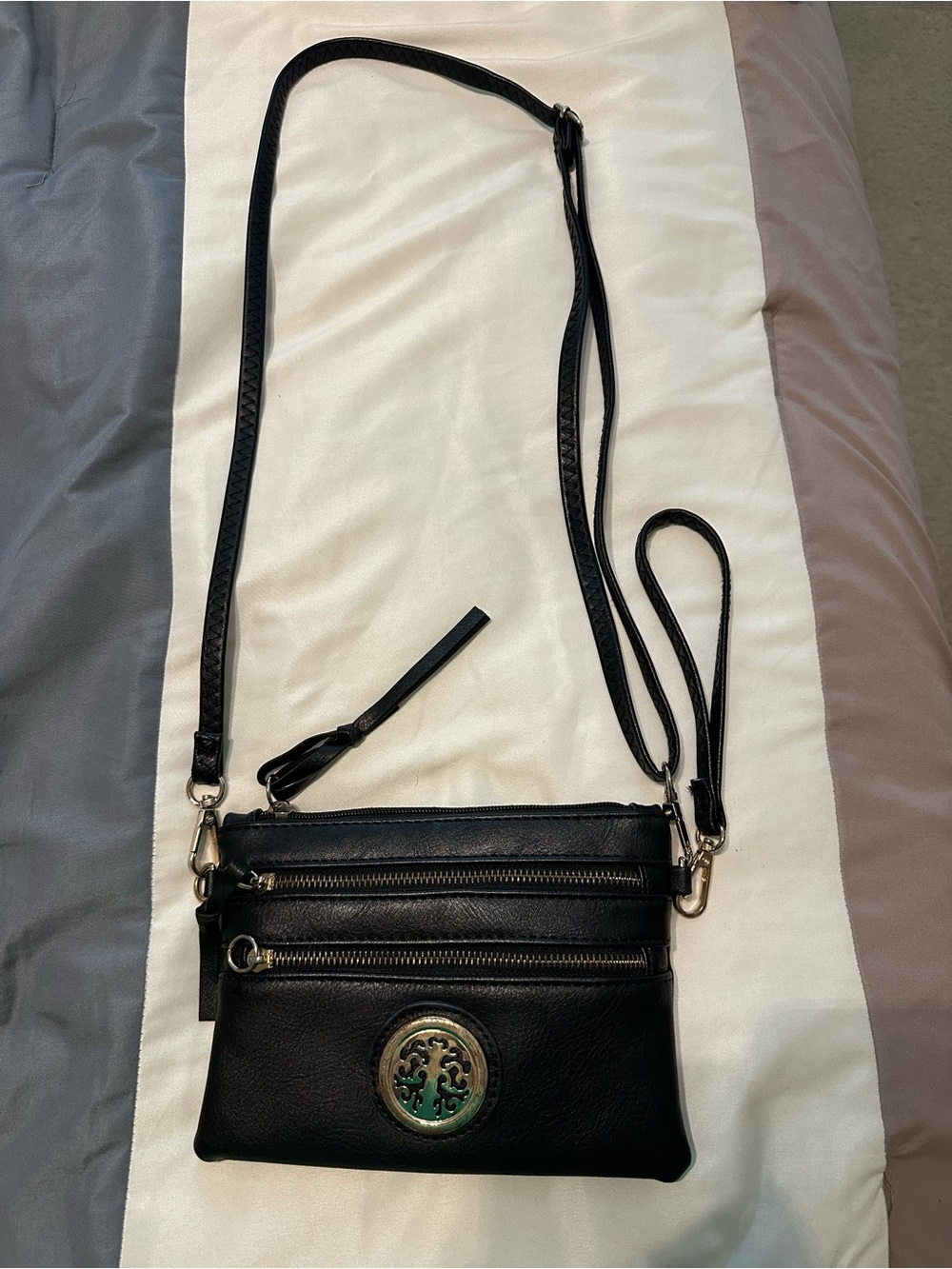 Cross body/wristlet purse